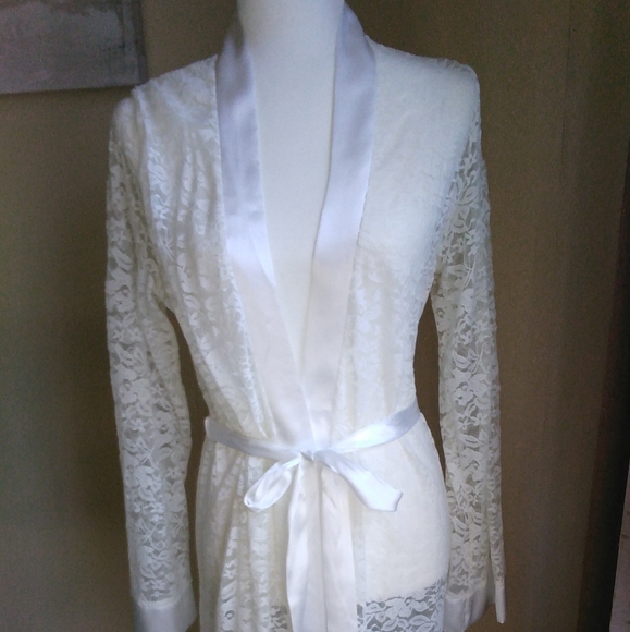 Lace Robe - Picture 7 of 7